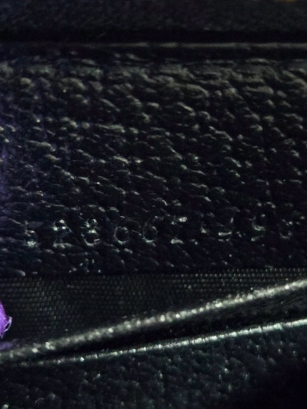 Gucci Animalier Bee black Leather Zip Around Wallet. - Picture 13 of 17